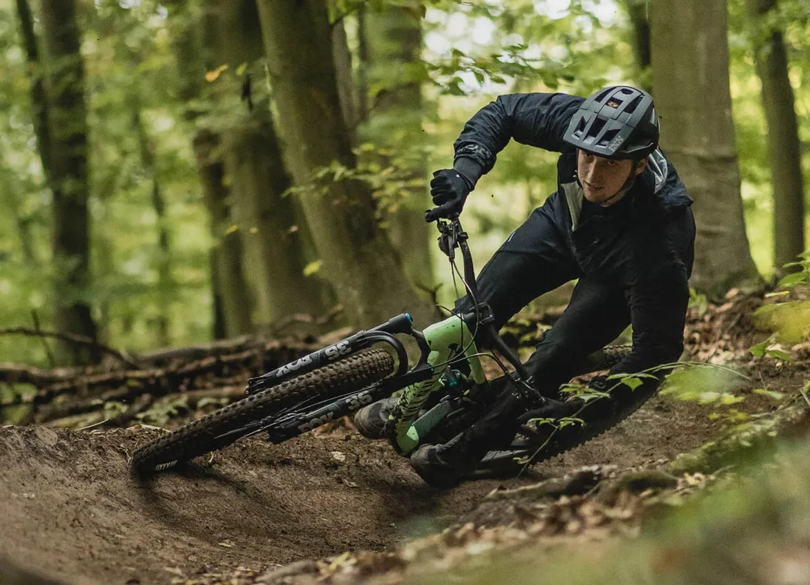 Picture of a Mountainbike on a Trail